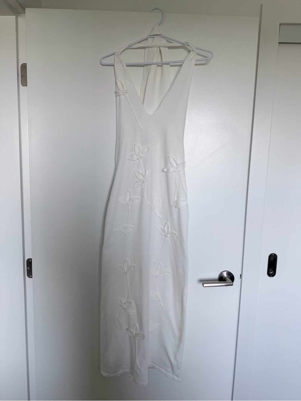 Meshki White Floral lightweight Knit Halter Midi Dress size M - Picture 3 of 6